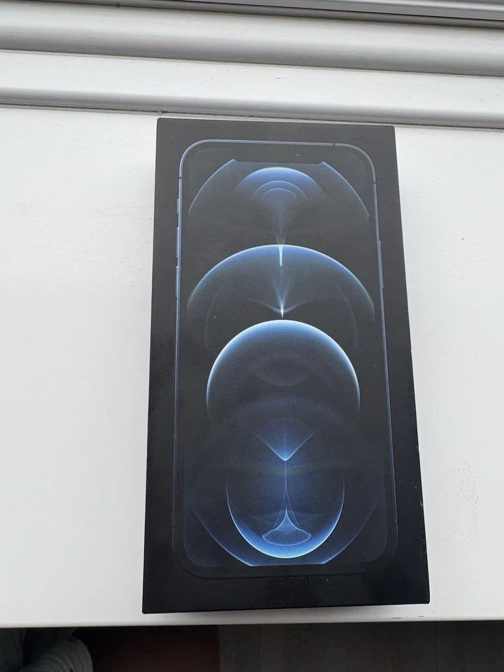iPhone 12 Pro  In pacific blue, photo 4 of 5