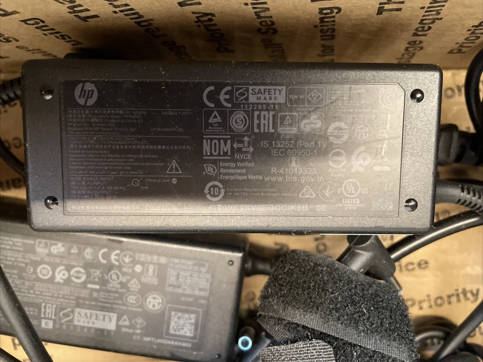 Lot of 6 - Genuine HP 65W Slim Tip Laptop Chargers – Blue Tip – 19.5V 3.3A - Image 2 of 3