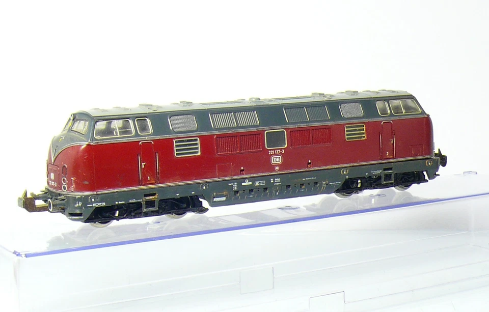 Trix Express 2256 H0 DC  Diesellok BR 221 137-3 der DB, altrot - Bild 4 von 4