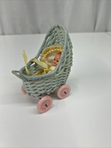 Panier vintage tissé poussette bébé avec plastique clignotant bébé en couverture - Photo 2/6