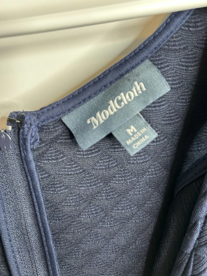 ModCloth Womens Medium Sleeveless Textured Sheath Knee Length Navy 4529 - Image 4 of 4