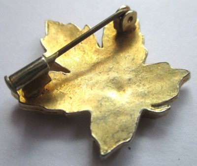 Broche Vintage Ornée Couronne De Feuilles Avec Perle Blanche - état Impeccable
