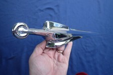 1948-50 Packard Hood Ornament Donut Chaser Nos 394756 1948-50 Packard Hood Ornament Donut Chaser Nos 394756