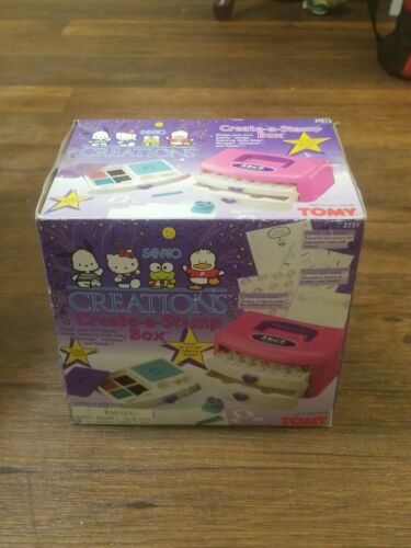 Sanrio Creations Kit scatola francobolli Create-A Tomy Hello Kitty Keroppi Pochacco OPNBX - Foto 1 di 10