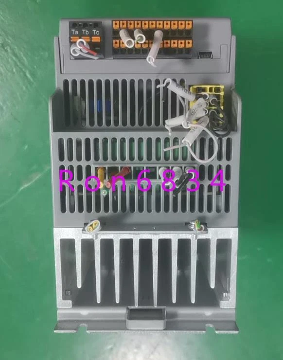 Inversor Rexro EFC5610-0K75-3P4-MDA-7P-NNNNN-L1NNN 1 pieza usado 0,75KW Foto 4 de 4