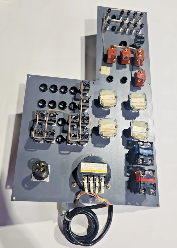 Panel de control Fanuc con generador de pulsos A860-0202-T001 Foto 3 de 3