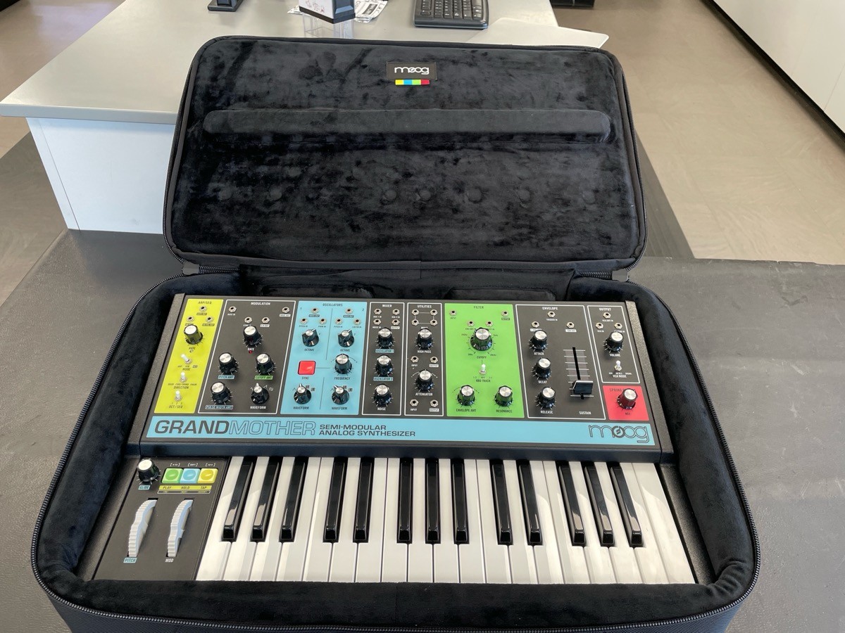 Moog Grandmother Semi-Modular Analog Synthesizer and Step Sequencer (PD4053241)