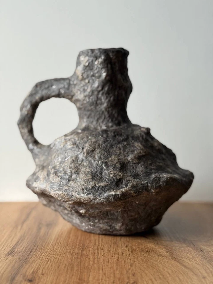 Jarrón decorativo hecho a mano para flores secas hecho de papel maché Foto 2 de 4