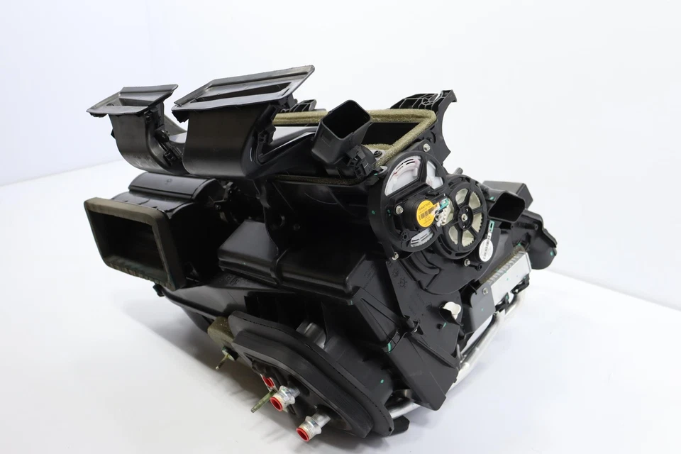 2018 - 2024 GMC TERRAIN HVAC A/C CLIMATE HEATER BLOWER HOUSING BOX OEM 84674480 - Image 3 of 4