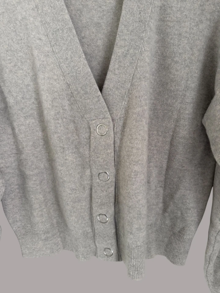 Cárdigan suéter Saks Fifth Avenue para mujer gris 100 % cachemir con botones delanteros SP/S Foto 4 de 4