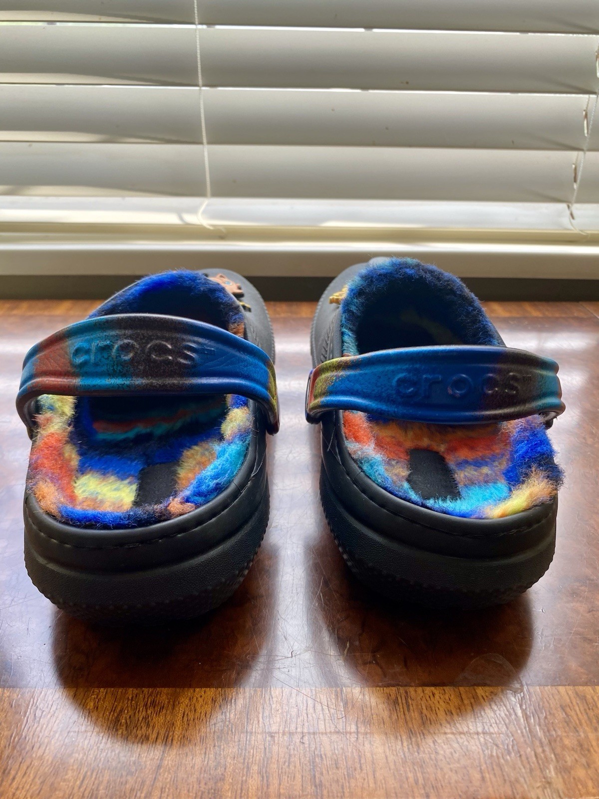 Crocs size Uk 4-5 unisex Lined Spray Dye Clog Black/Multi Colour w Jibbitz *RARE image 6