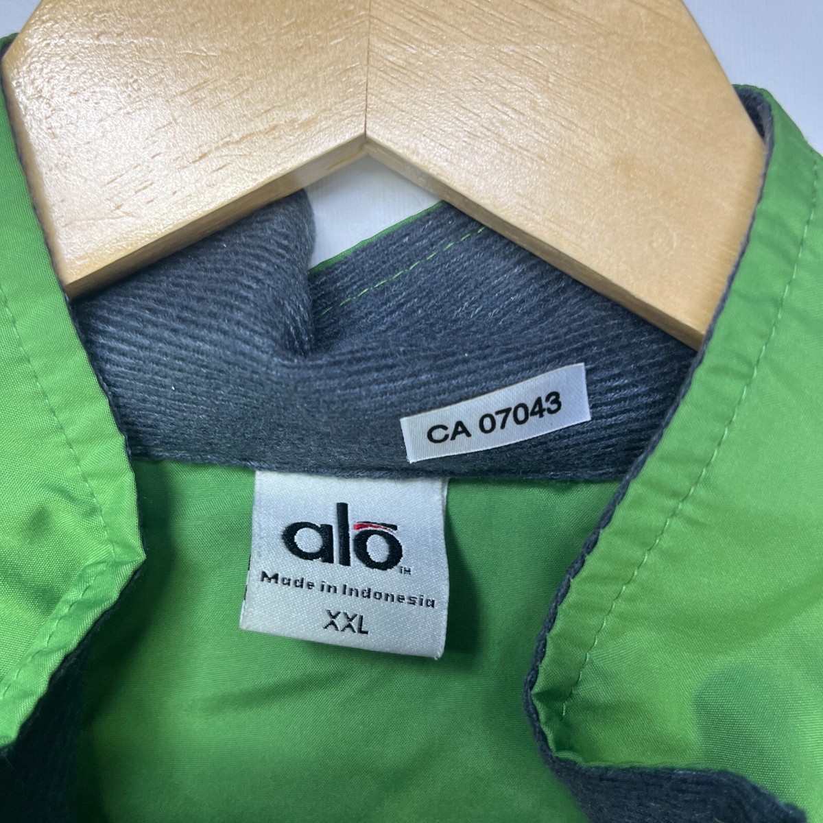 Alo Yoga ジャンパー Vintage Alo Yoga Zip-Up Windbreaker Jacket Women's 2XL | eBay