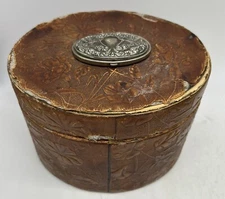 Antique Oval Victorian Men's Collar Box w. Silver Plated Cufflink Safe, Collars