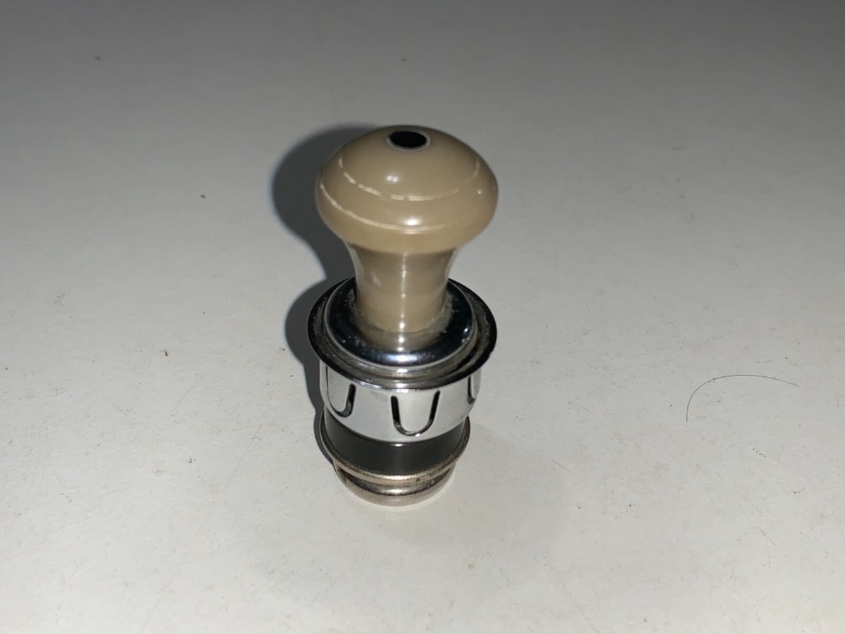 1946 FORD SUPER DELUXE CIGARETTE LIGHTER WITH ELEMENT NOS
