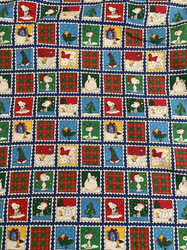 2.3 Yards Peanut’s Snoopy Concord Fabric 2001 Christmas  Patchwork - Picture 1 of 2