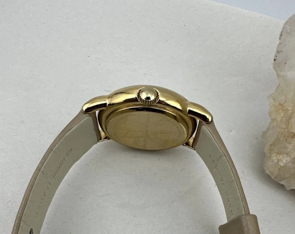 RELOJ MARC JACOBS MARCI TONO DORADO, CORREA DE CUERO TOPO, ESFERA ESPEJO, MB1182 Foto 3 de 4