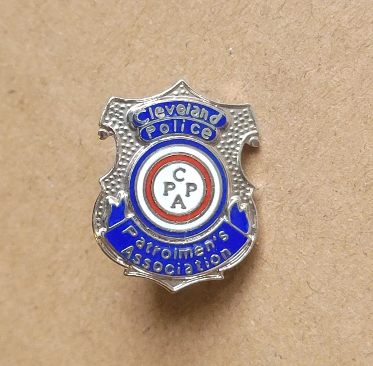 Preços baixos em Distintivo de Polícia Pin Indiana Mini