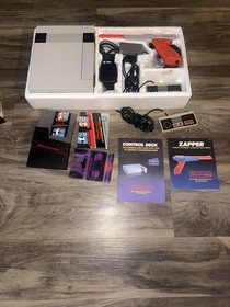 Nintendo NES Action Set Consola Hogar ~ Completo En Caja con Zapper Naranja y Juego