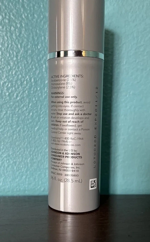 Crema rejuvenecedora de día RoC Brilliance 0,96 fl oz FPS 20 crema hidratante descontinuada Foto 3 de 4