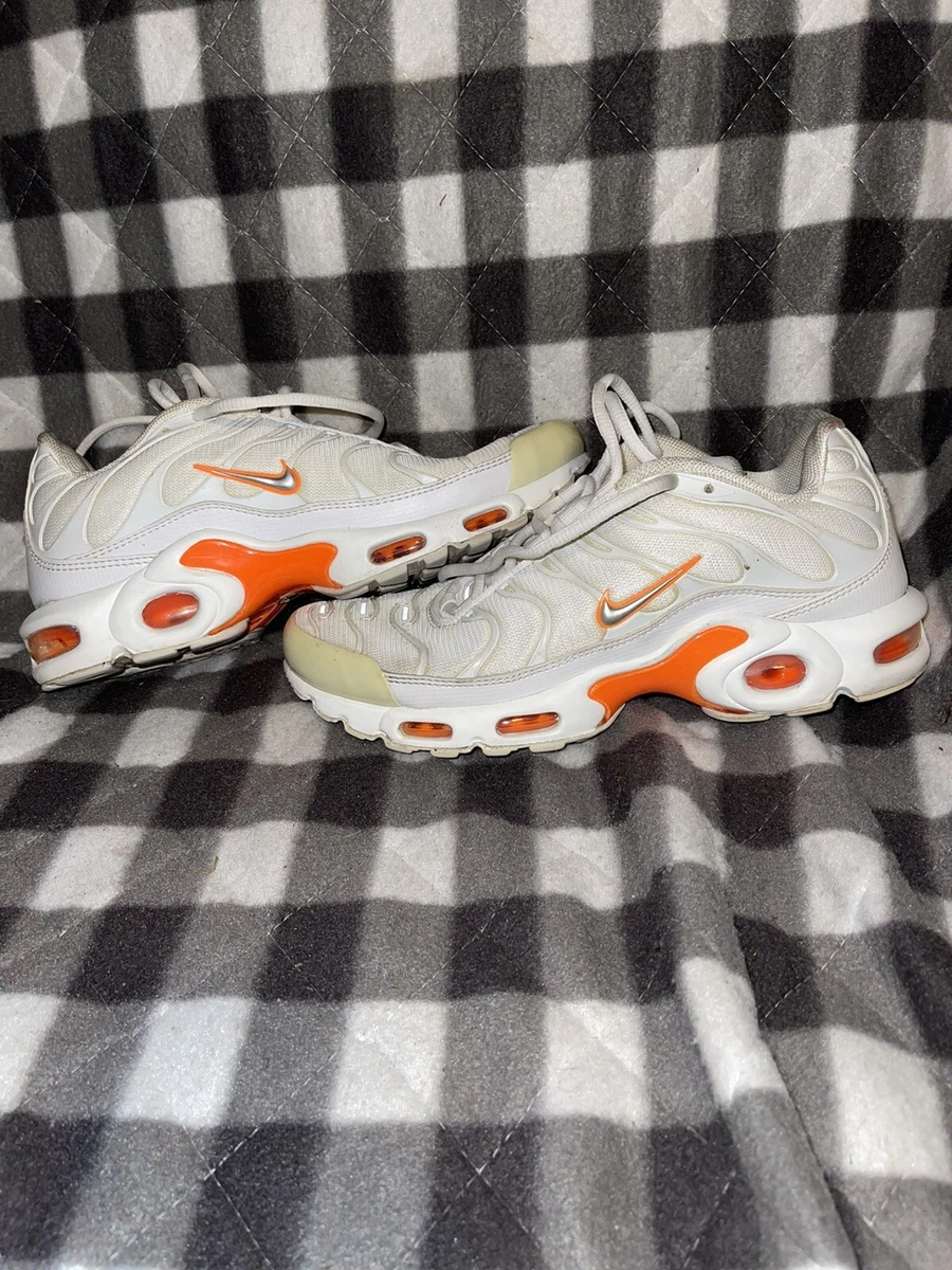 Nike tn orange shop and white