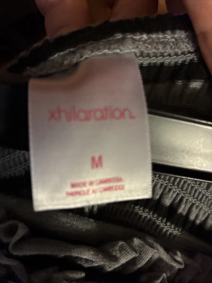 Maxi Vestido Para Mujer Xhilaration Talla Mediana, Sin Mangas Volantes Gris Negro Rayas Foto 4 de 4