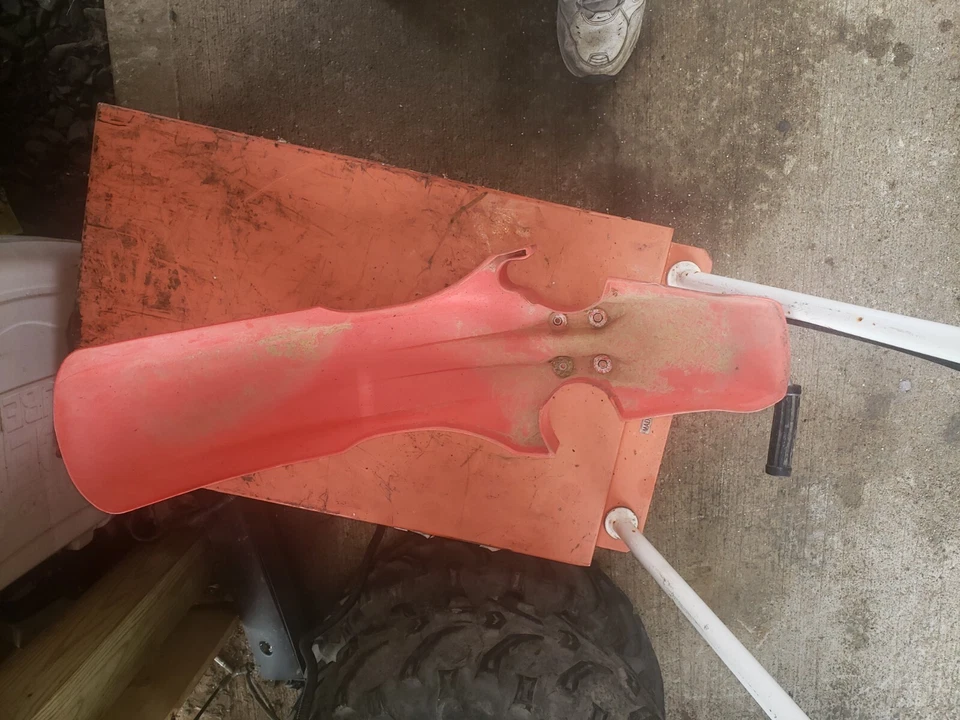 Guardabarros delantero rojo OEM Honda XR 200 R XR 250 R 1984-1985 Foto 3 de 4