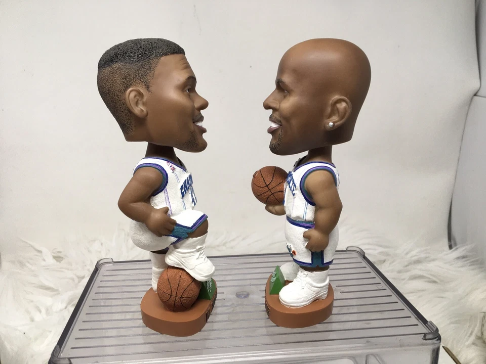 PJ Brown #42 Baron Davis #1 Bobblehead Charlotte Hornets Lot 2 Bobble Head - Image 2 of 4