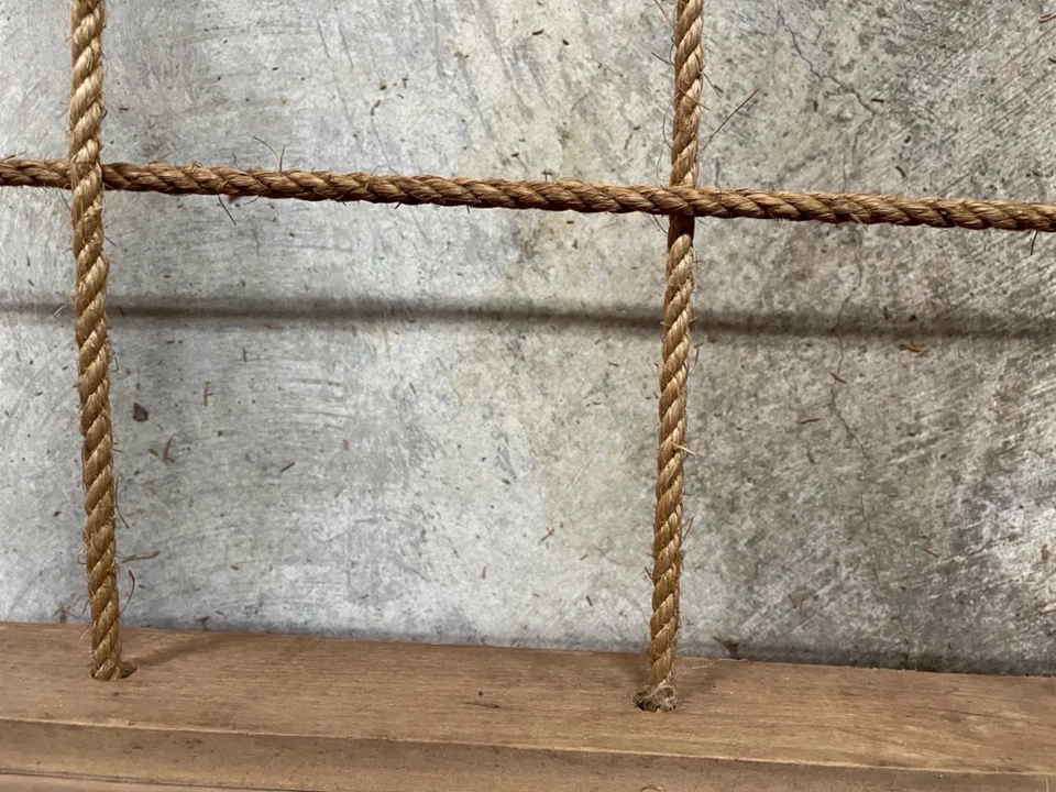 Cama antigua con listones de cuerda Foto 4 de 4