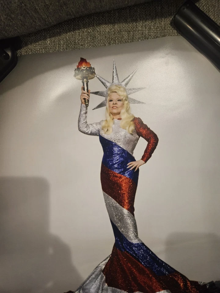 Mae West - 16x20 PHOTO - Statue Of Liberty / Mr. Freedom - Rolled - STUNNING - Image 2 of 4
