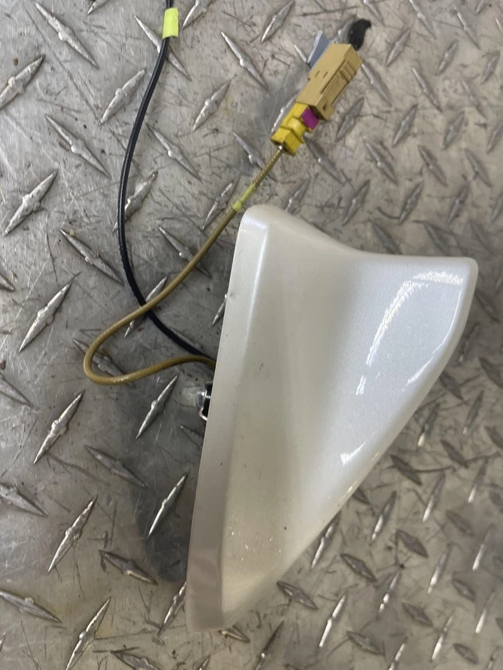 Conjunto de antena Cadillac DTS 2009-2011 blanco probado OEM 09 10 11 Foto 4 de 4