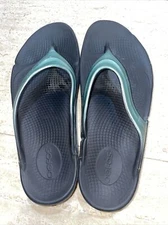 OOFOS Women’s Metallic Green Flip flops Sandals 10