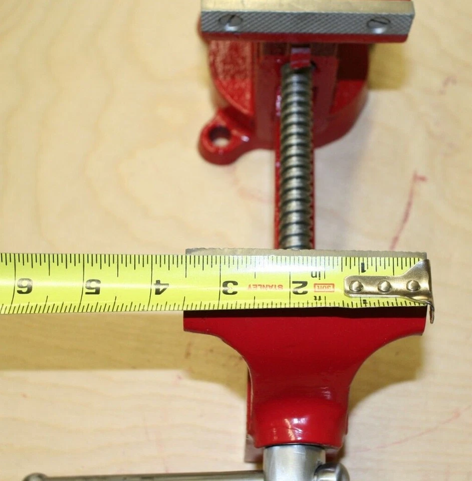 Tornillo de banco vintage restaurado Columbian D 33 1/2 EE. UU. 3 1/2" Foto 3 de 4