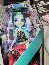 2025 Monster High Buried Secrets Wave 4 Courtside Fang Out Doll GHOULIA YELPS