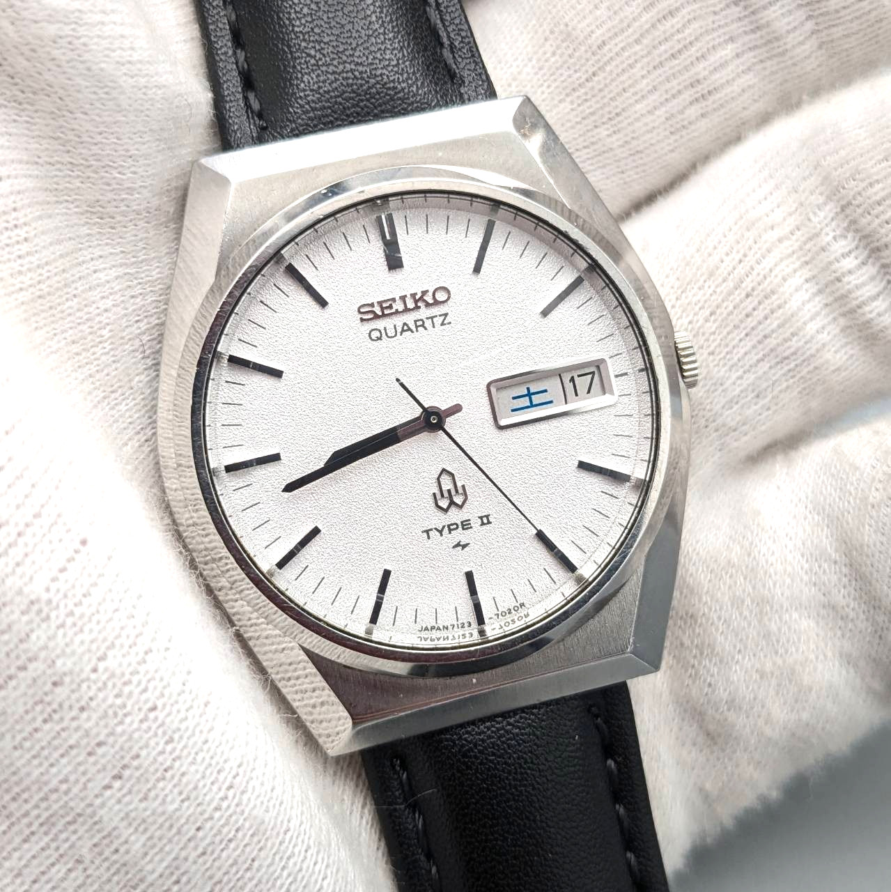 Type Band Battery Day-Date Vintage II &amp; 7123-7010 Quartz New c1980 Kanji SEIKO - vintagewatches.pk