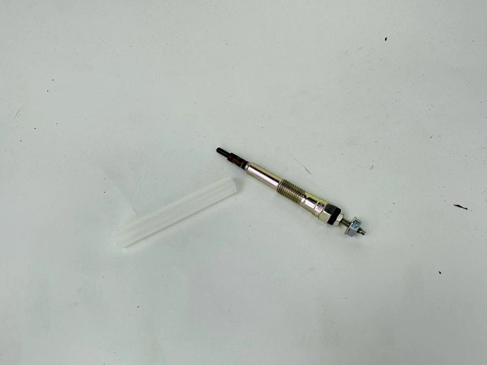 Toyota OEM MONTAJE ENCHUFE BRILLO 1985067030 (19850-67030) Foto 3 de 4