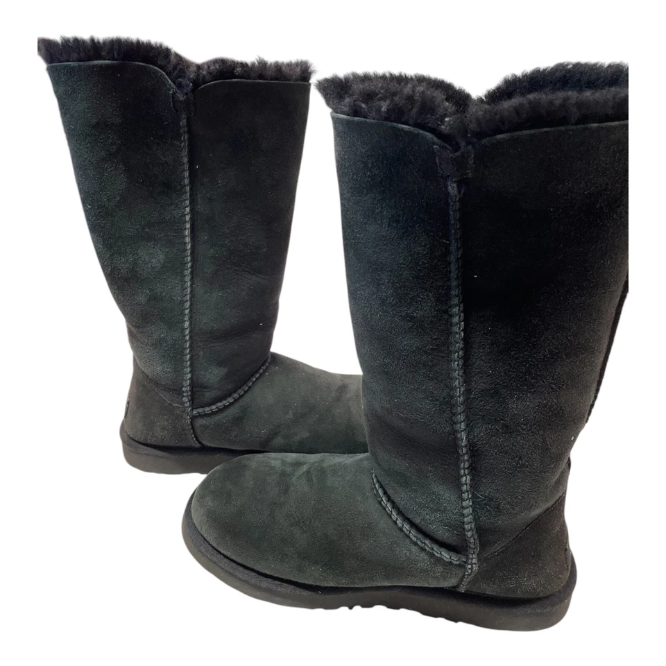 BOTA UGG 1016227 BAILEY BUTTON TRIPLET II NEGRA Mujer Talla 7     Foto 4 de 4