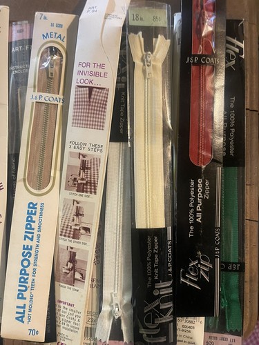 Vintage Lot 31 Polyester Zippers All Purpose Sewing Multicolor Crafts NEW! - Picture 3 of 7