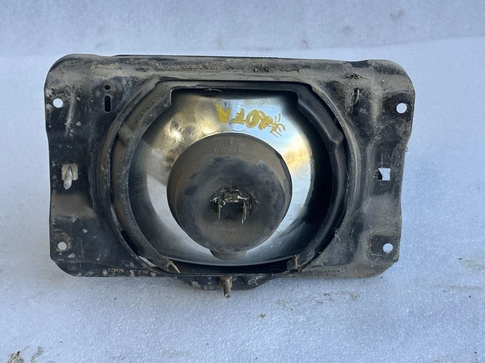 1984 HONDA CIVIC SEDAN RIGHT PASSENGER SIDE HEADLIGHT HEADLAMP - Image 2 of 2