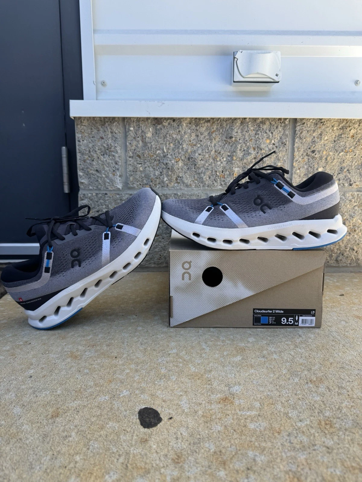 Size 9.5 - ON Cloudsurfer 2 Wide Black Malibu Comes With Original Box
Opens in a new window or tab