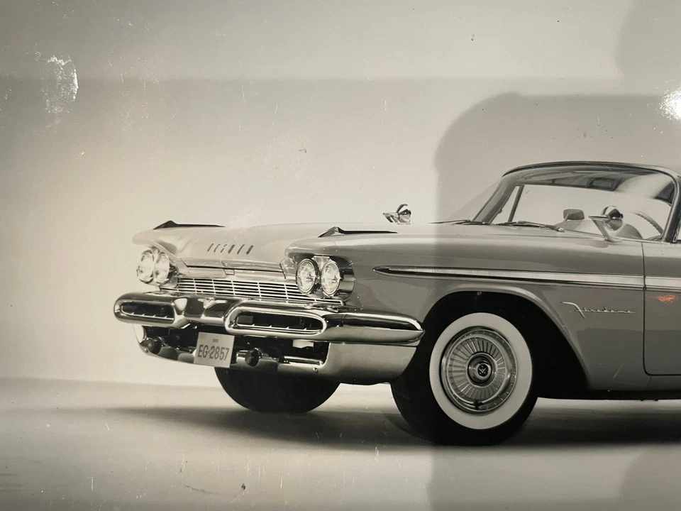 Foto de prensa DeSoto Firedome 1959 con modelo impreso en blanco y negro Foto 3 de 4