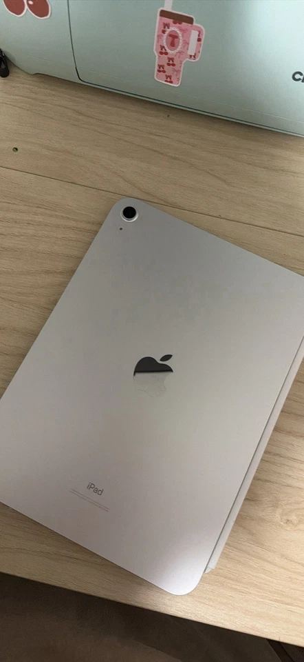 iPad 10th Generation 10.9" with Apple Magic, Keyboard Folio ￼ - Image 4 of 4