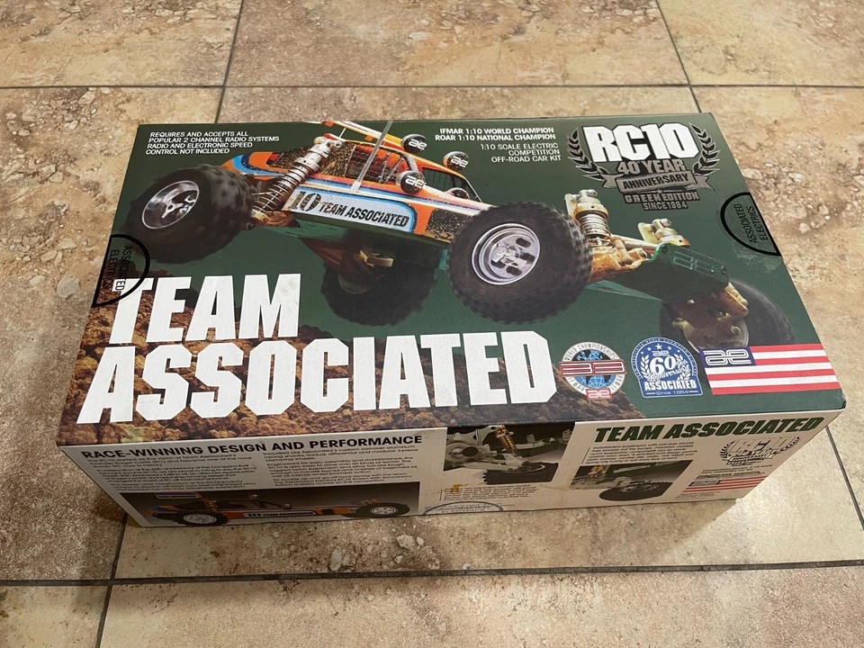 Team Associated RC-10 40th Anniversary Green Edition R/C Model Buggy  Kit - Image 2 of 4