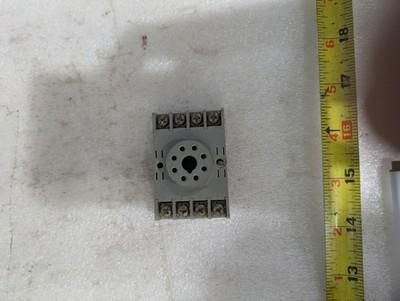 IDEC SR2P-06 8 Pin Octal Relay Socket Base 10A 300V DIN Rail Panel 2/order RR2P
