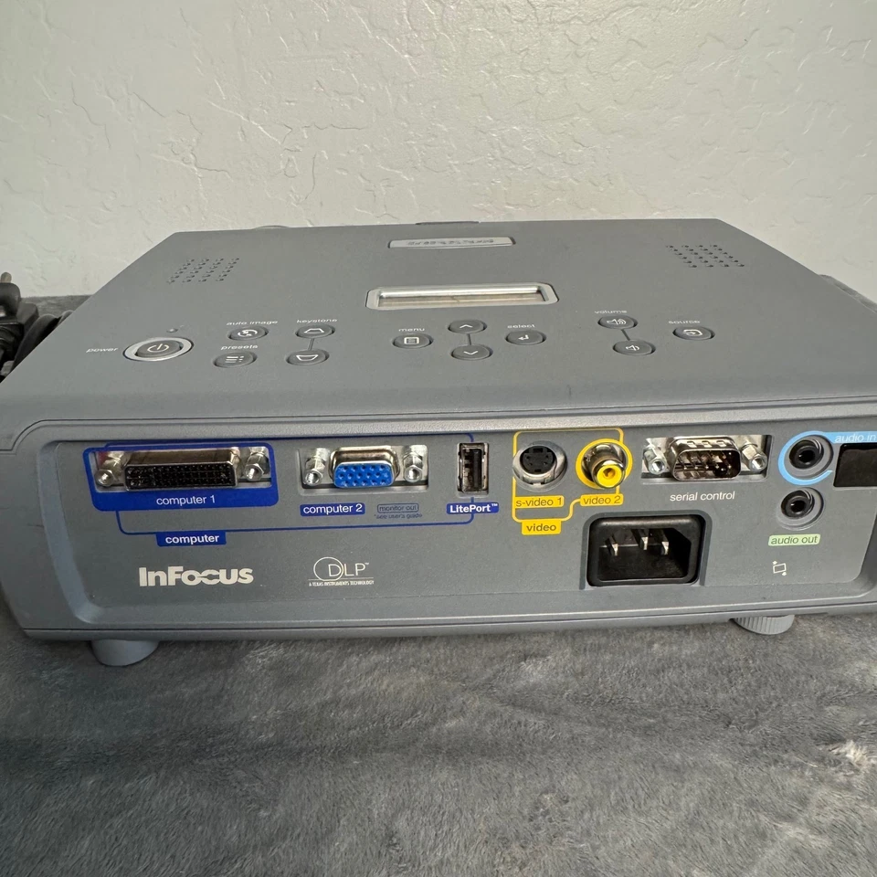 InFocus LP600 Projector Tested & Working LCD DLP w/ Power Cord Black Case - Image 4 of 4