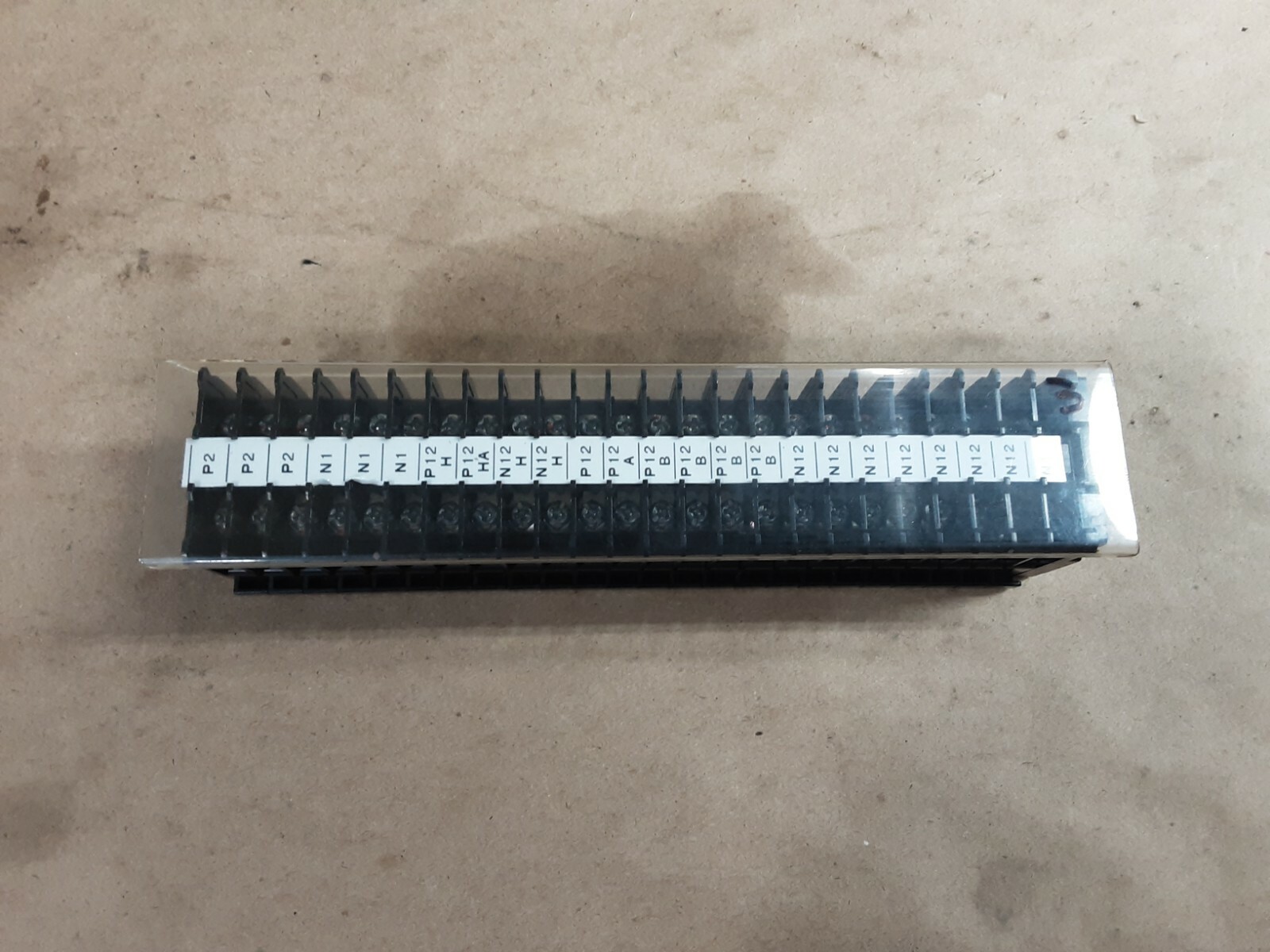 Idec BN1U-16W EN60947-1 Terminal Blocks BN9Z-E16W ON RAIL #2024I56