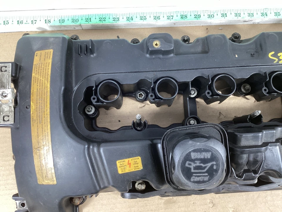 2004 - 2010 BMW 535i E60 Engine Valve Cover 70312785; 1112-756528405 OEM . Foto 2 de 4