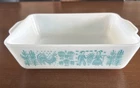 Vintage Pyrex Amish Butterprint 1.5 QT Refrigerator Dish White Turquoise No Lid