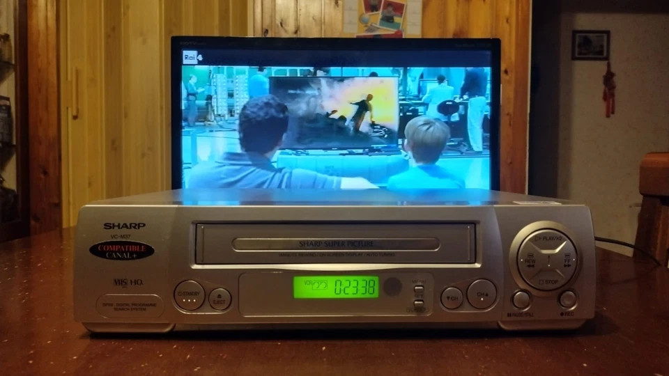 SHARP VC-M37 VIDEOREGISTRATORE 4 TESTINE REVISIONATO CON TELECOMANDO  - Immagine 2 di 4