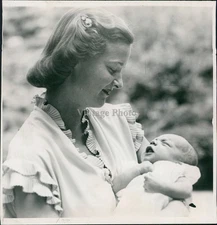 Roosevelt Baby Beautiful Woman Outside Child Smile Press Photo 7X7