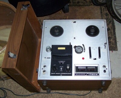 Vintage AKAI 7'' Reel to Reel Tape Recorder Model 1720W